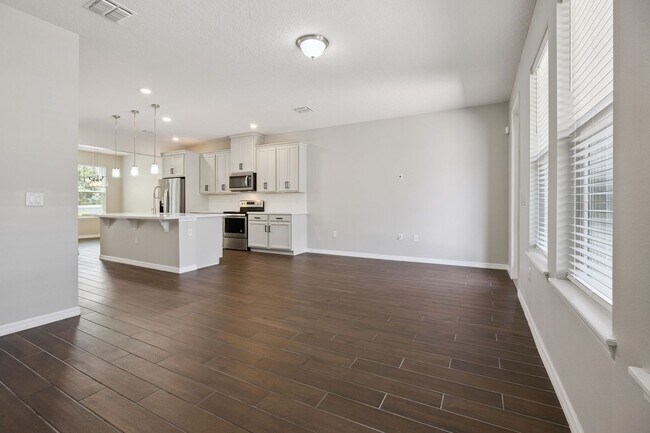 Building Photo - 3/2.5/2 Townhome in SummerLake