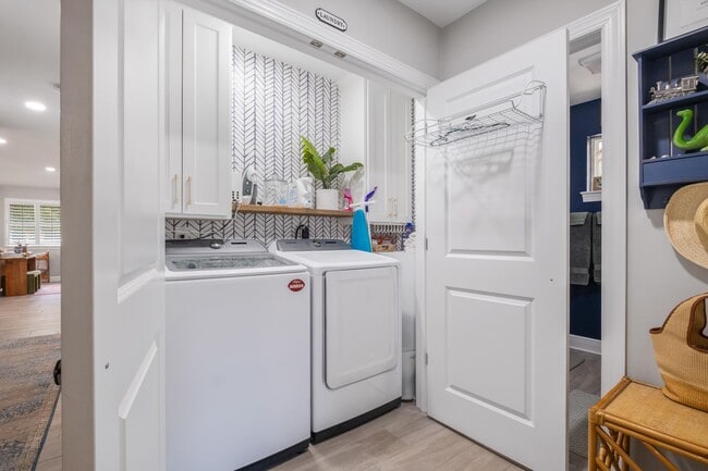 Building Photo - 605 Waverly Rd