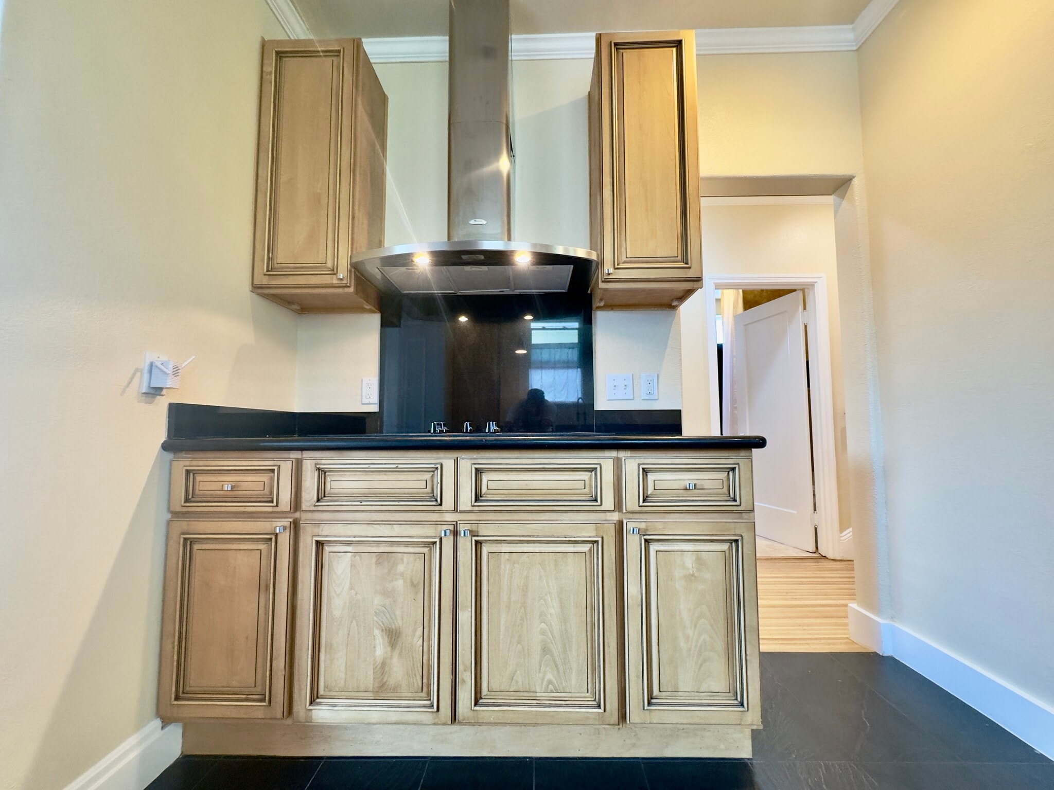 Building Photo - 2615 Maxwell Ave