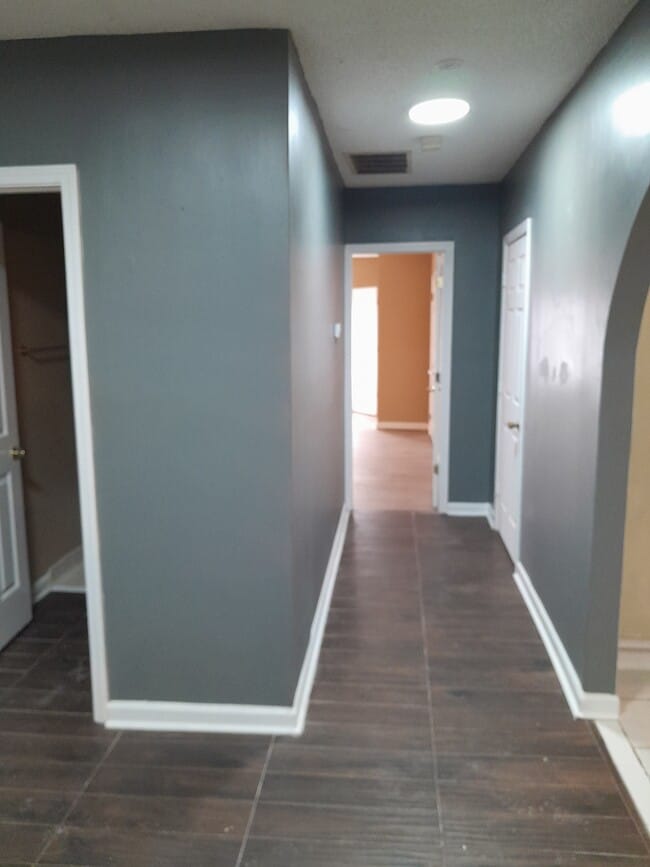 Building Photo - 6528 Battery Point