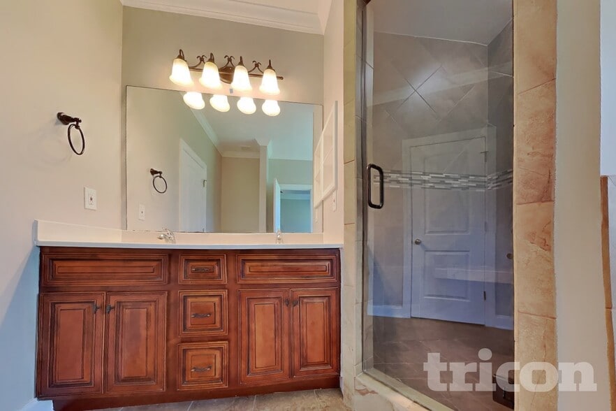 Building Photo - 1306 Crescent Ridge Drive