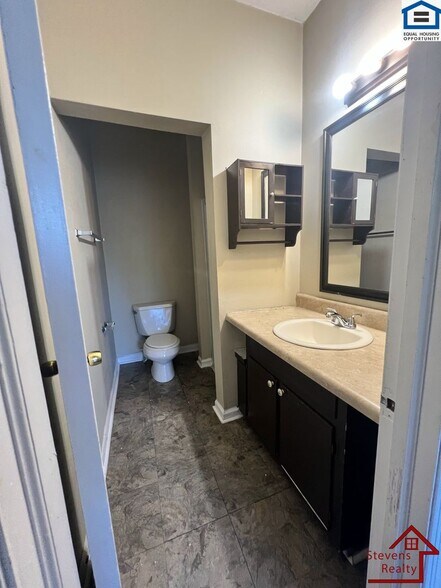 Building Photo - 938 Fort Wood St