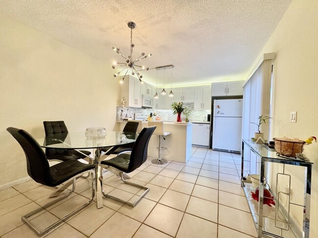 Building Photo - 1785 San Jose Dr