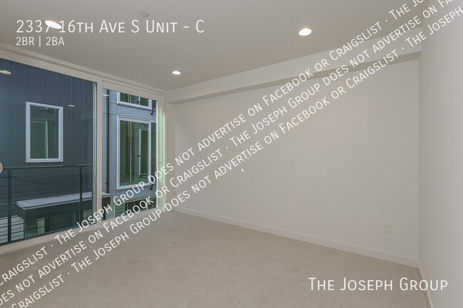 Building Photo - 2337 16th Ave S