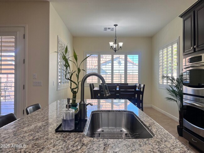 Building Photo - 2208 E Indian Wells Dr