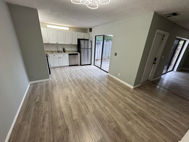 Building Photo - 1544 Forest Lakes Cir