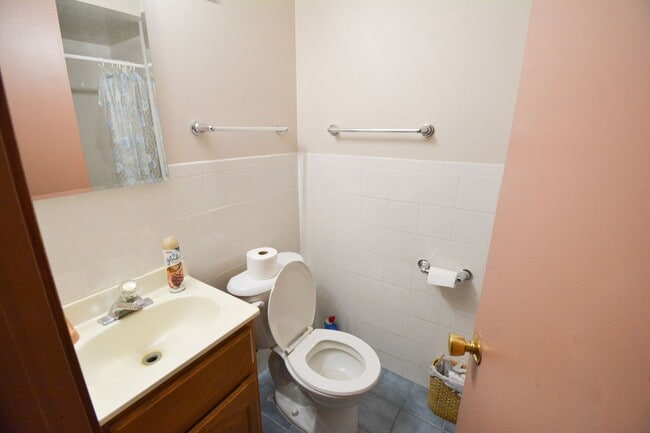 Building Photo - 4 Bed, 2 Bath Home for Rent – Great Locati...