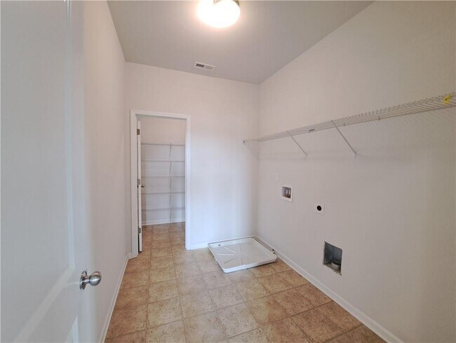 Building Photo - 3329 Long Creek Dr