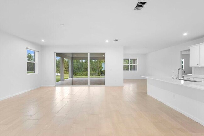 Building Photo - 13053 Pergola Ave