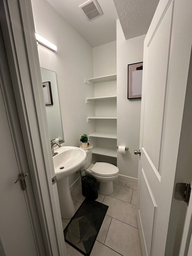 Building Photo - 7083 S Jordan Pkwy W