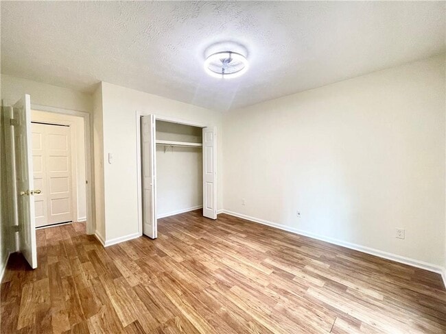 Building Photo - 5014 Meadow Ln