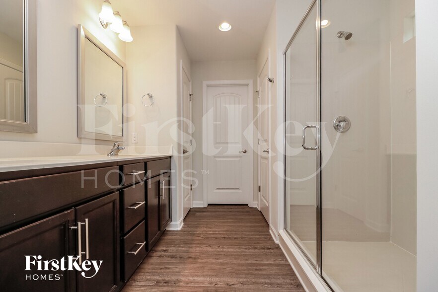 Building Photo - 421 Sanctuary Park Dr