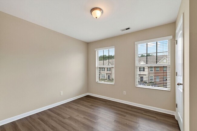 Building Photo - 4490 Middletown Dr