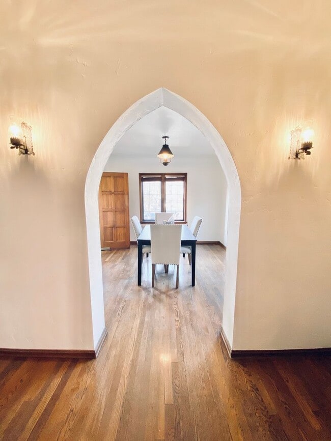 Interior Photo - Ten-O-Five Anhalt Apartments