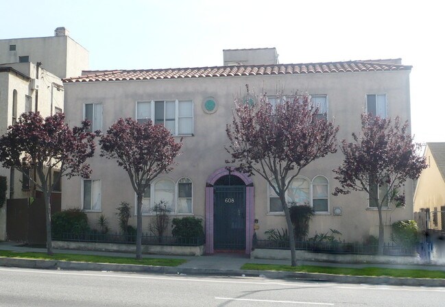 Building Photo - 608 W 6th St