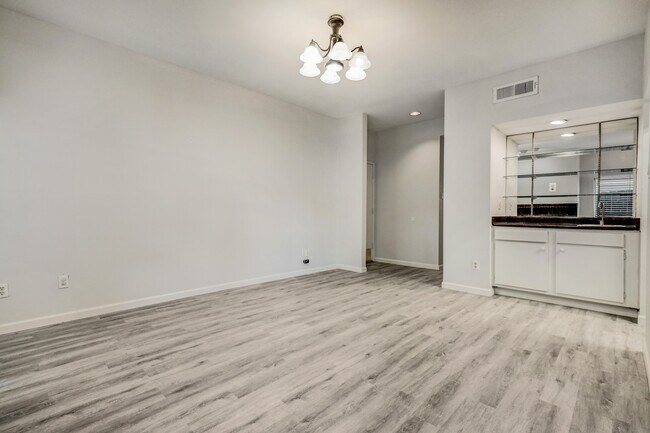 Building Photo - 1818 Augusta Dr