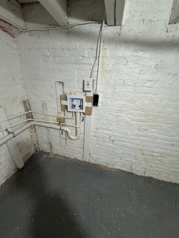 Building Photo - 821 N Collington Ave