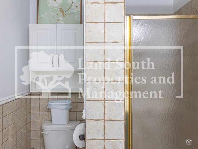 Building Photo - 327 Easton Dr