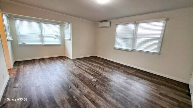 Building Photo - 1309 N La Brea Ave