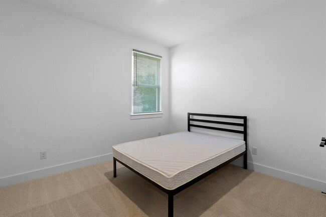 Building Photo - 1325 Castalo Ln