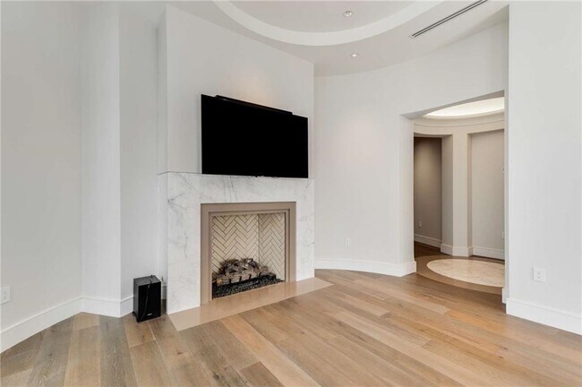 Building Photo - 3376 Peachtree Rd NE