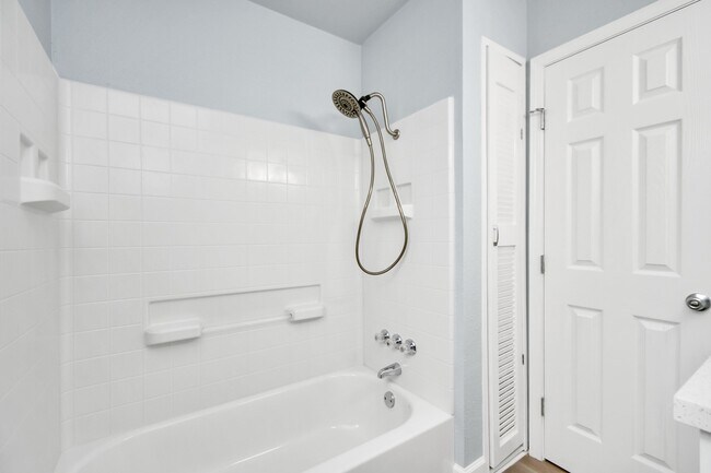 Building Photo - 6411 Hollow Oaks Dr