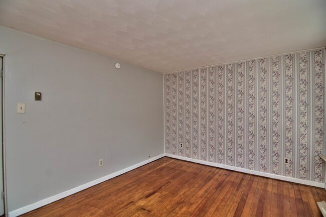 Building Photo - 359 Hanover St