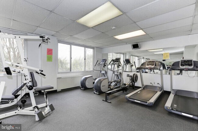Building Photo - Beautiful 1 BR 1 BA condo at The Forum