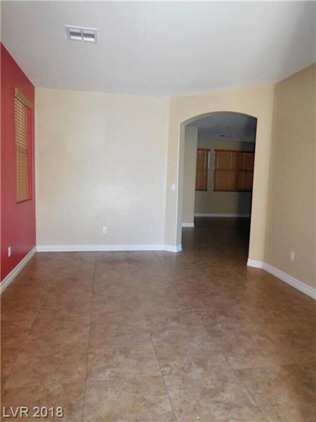 Building Photo - Gorgeous 3000+ Square Foot Bedroom!