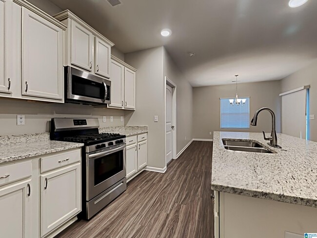 Building Photo - 1064 Park View Dr