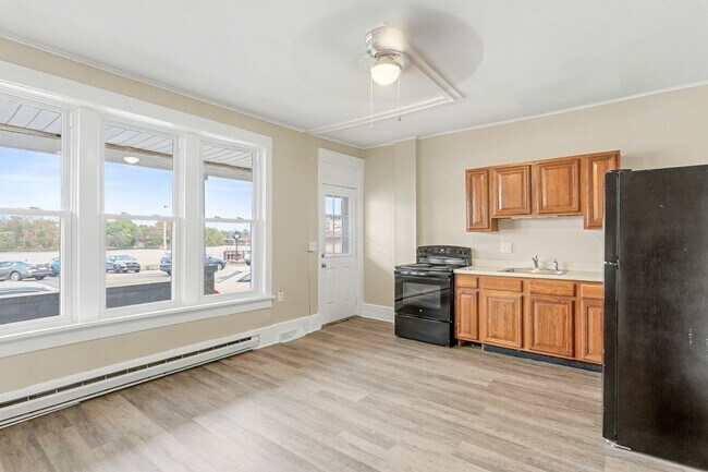 Building Photo - 306 S Front St