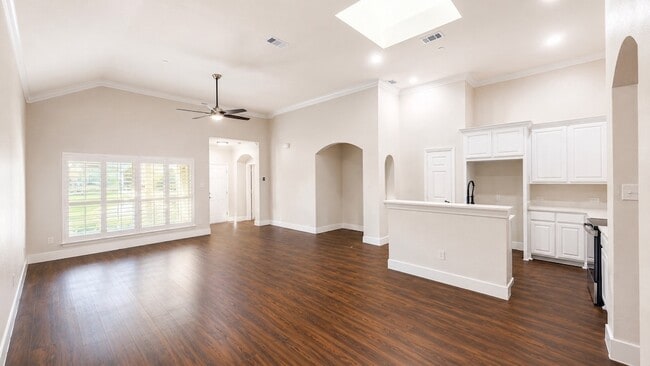 Building Photo - 5691 Orchard Pkwy