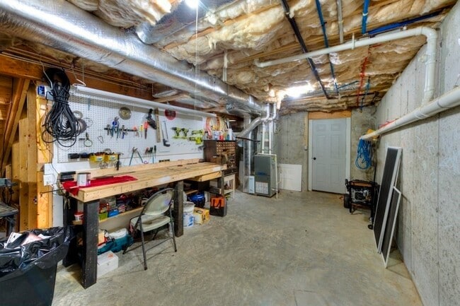 Building Photo - 42 Greene Rd