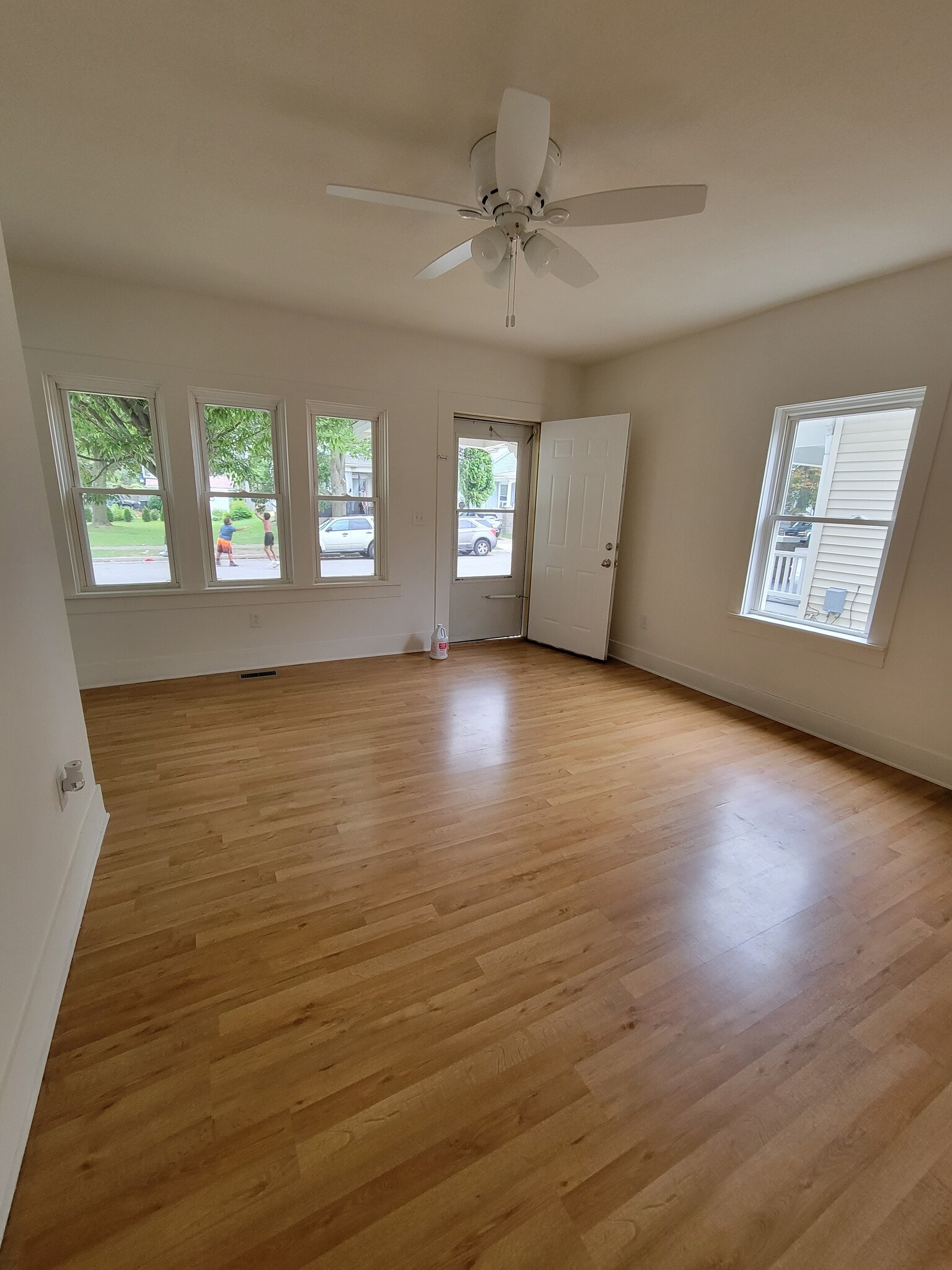 Living Room towards Front Door - 125 Neil St