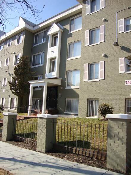 Primary Photo - 750 Barnaby St SE