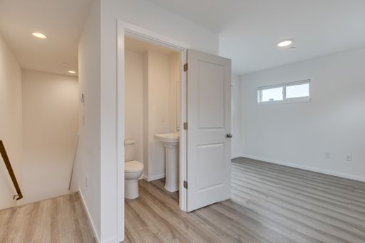 Building Photo - Queen Anne West Townhome with A/C Available Now!
