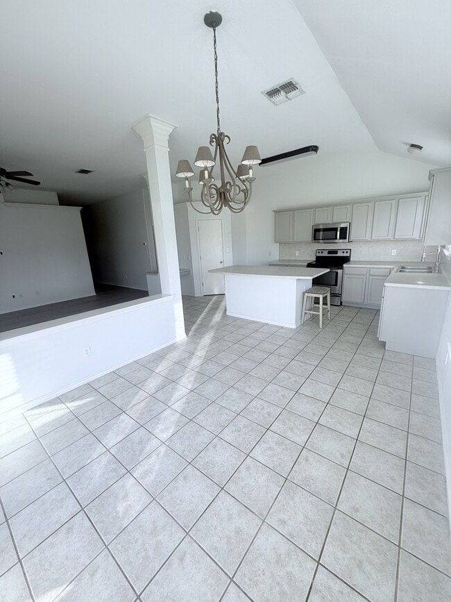 Building Photo - 2301 Tropical Wind Dr