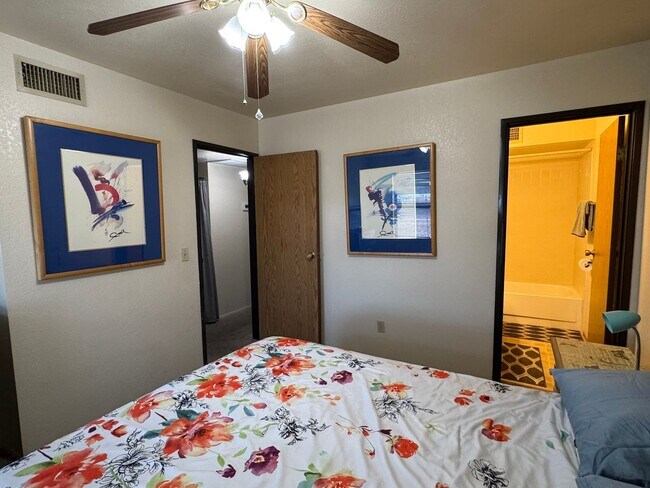 Building Photo - 2BR 2 BA Furnished  Condo across from Colorado Rivergated entry