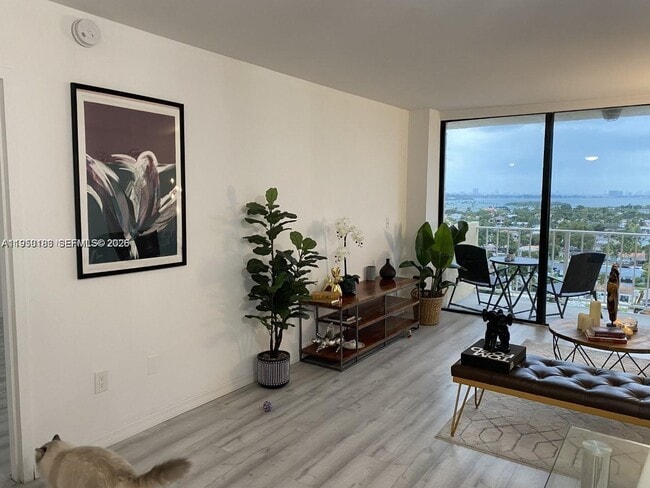 Building Photo - 2350 NE 135th St