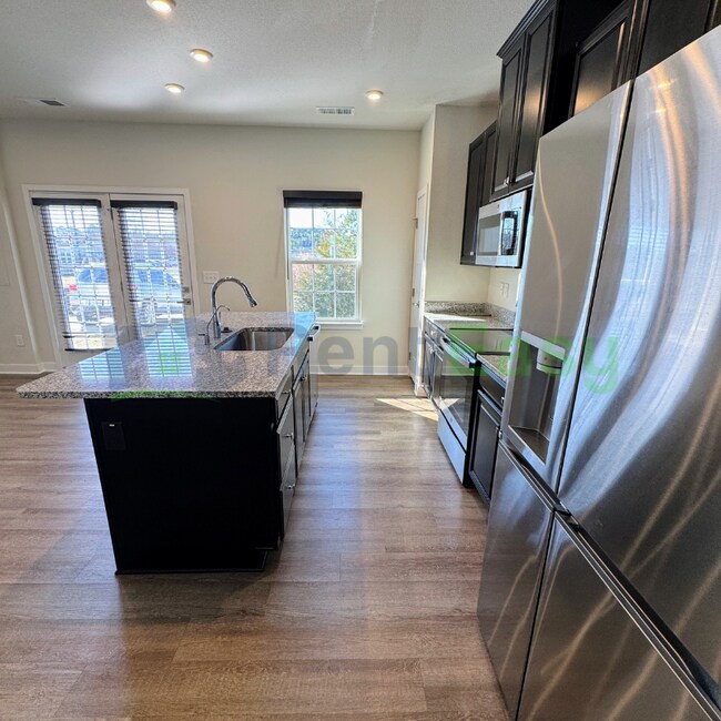 Building Photo - 225 Goldenstar Ln