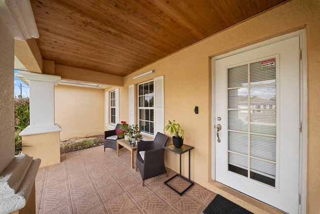 Building Photo - Beautiful 3 bedrooms 2 bathrooms single family home in Lehigh Acres