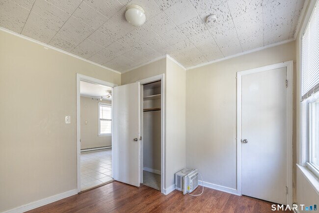 Building Photo - 793 Brewster St