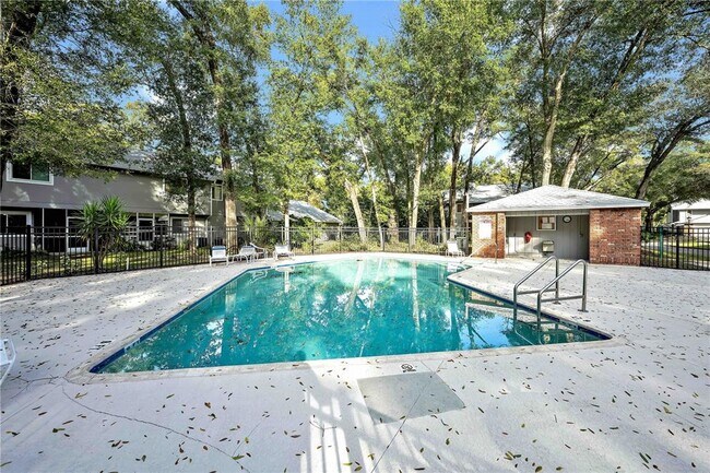 Building Photo - 641 Maple Oak Cir