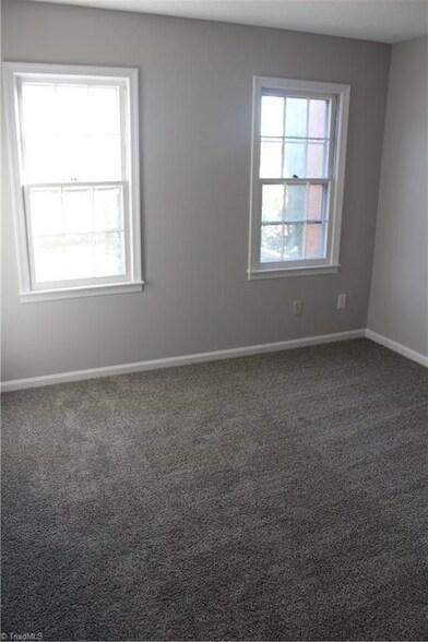 Building Photo - 121 Charlestowne Cir