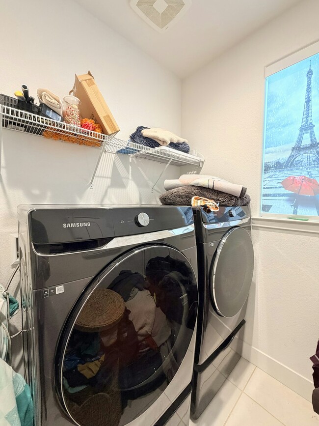 Building Photo - 1676 S Central Pkwy