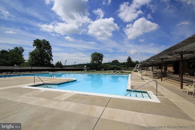 Building Photo - 10247 Redtail Ct