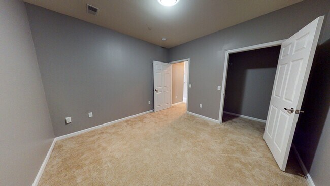 Building Photo - Second Floor Front Facing 2 Bedroom in a Gated Community!