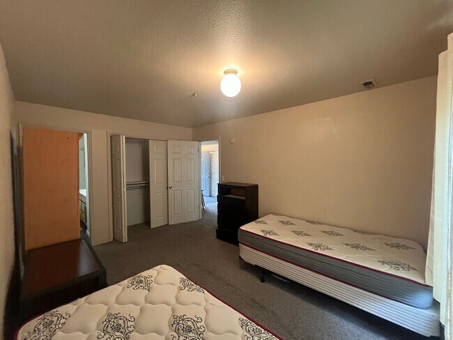 Building Photo - Furnished 1 bedroom apartment for rent.