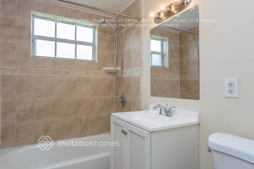 Building Photo - 810 N 69th Ave