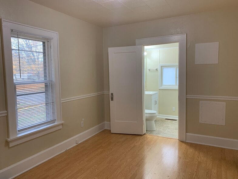 Building Photo - 2306 24th St NE